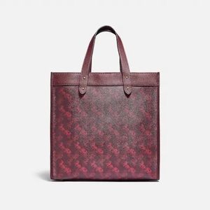 Field Tote With Horse And Carriage Print